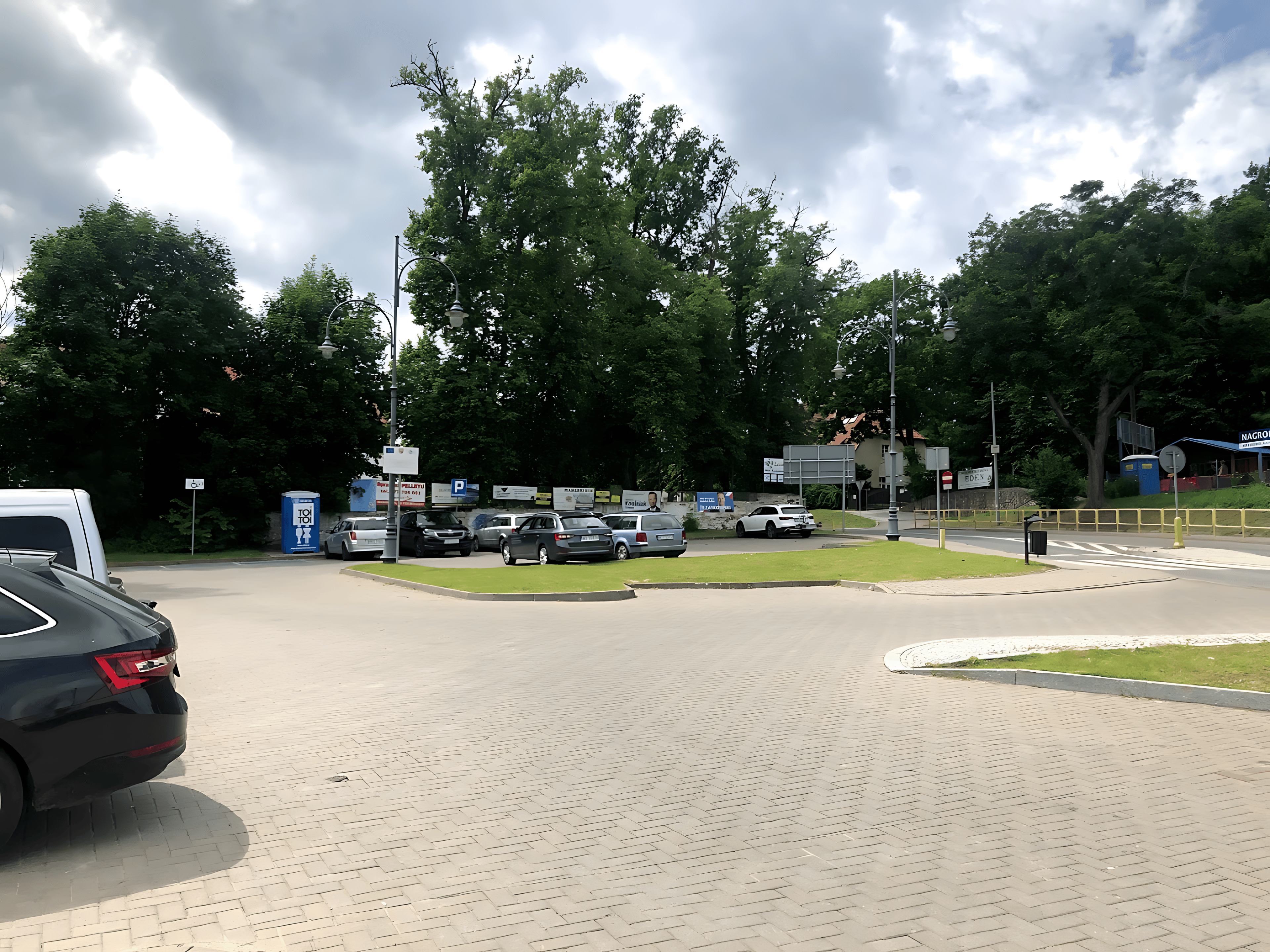Zamek Ryn parking bezpłatny obok zamku